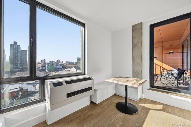 Building Photo - 225 E 138th St