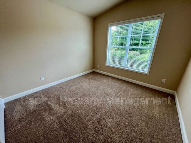 Building Photo - 208 Evansdale Way