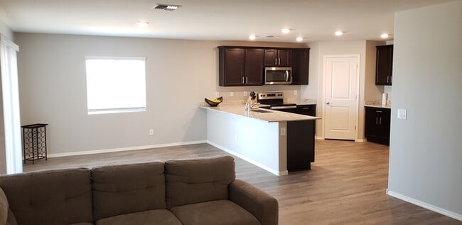 Building Photo - Beautifully upgraded home in Mission Ranch.