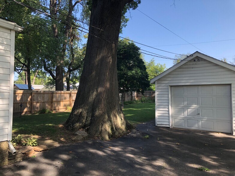 Backyard has plenty of shade from large oak - 6959 Pernod Ave
