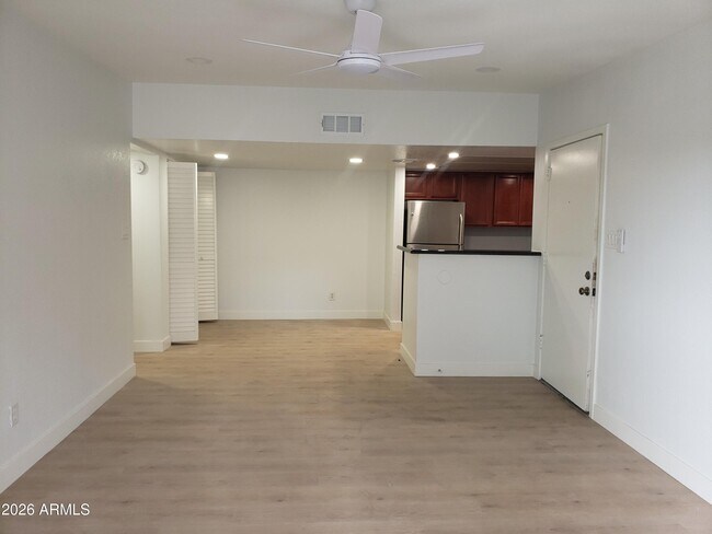 Building Photo - 5757 W Eugie Ave