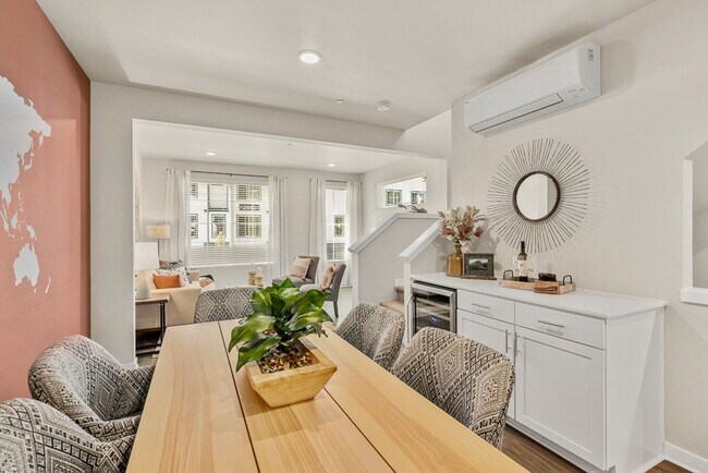 Building Photo - 2 Bedroom 2.5 Bath | 2 Car Garage | 2,900.00