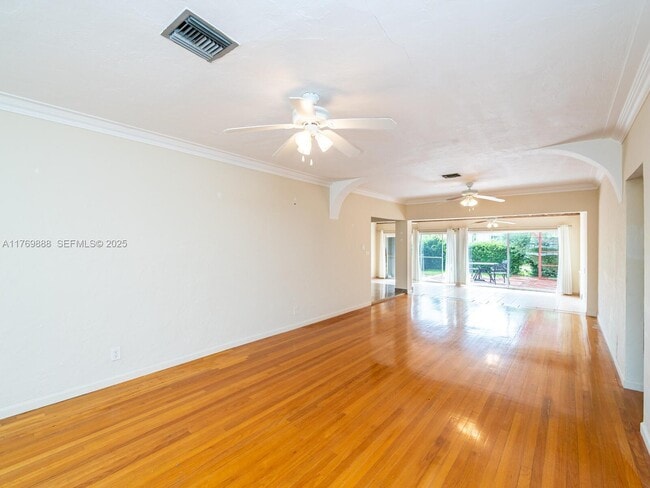 Building Photo - 9441 Byron Ave