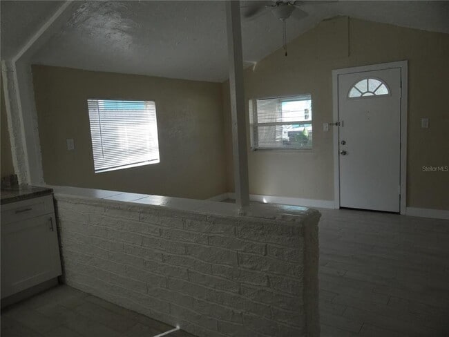 Building Photo - 13360 Boca Ciega Ave