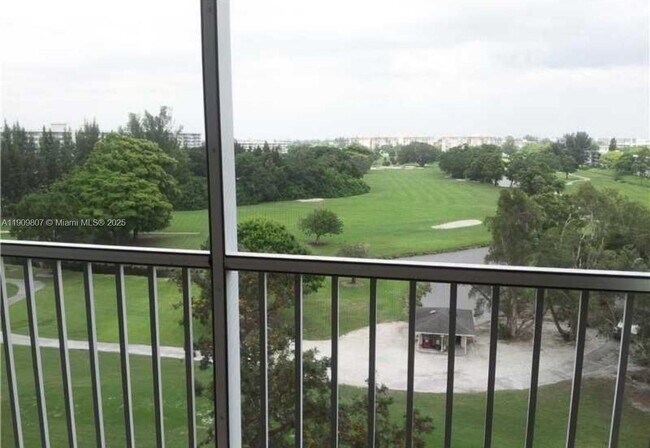 Building Photo - 3150 N Palm Aire Dr