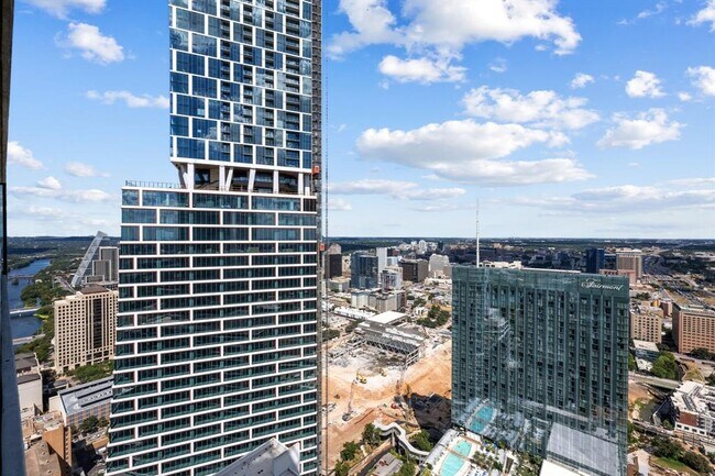 Building Photo - 610 Davis St