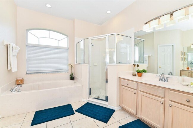 Building Photo - 611 Brighton Dr