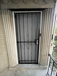 Building Photo - 10159 S King Dr