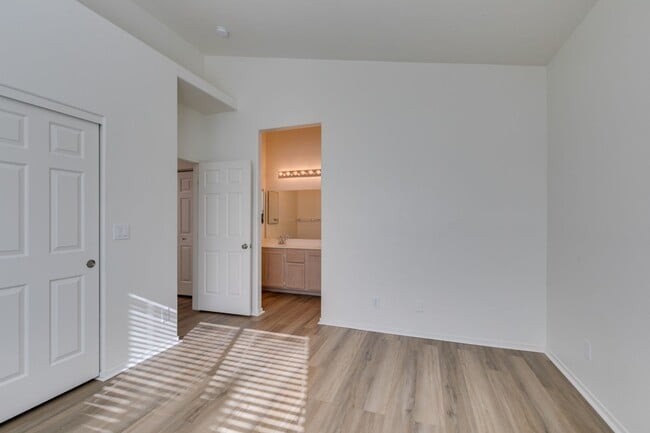 Building Photo - SUMMERLIN BEAUTY*UPGRADED*COMMUNITY POOL*3 BEDROOMS*STAINLESS STEEL APPLIANCES*