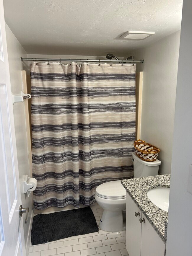 Building Photo - 15171 Cedarwood Ln