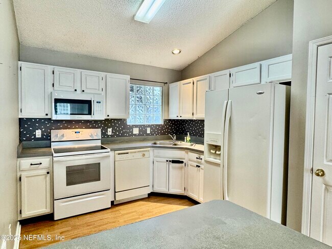 Building Photo - 11471 Mandarin Glen Cir W