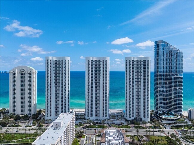 Building Photo - 16001 Collins Ave