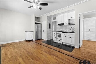 Building Photo - Stylish One Bedroom Unit With Spare Room