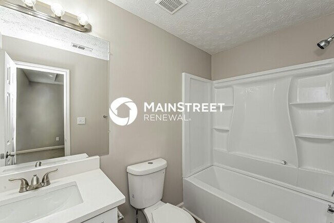 Building Photo - 2 Bedroom Pet-Friendly Home in Atlanta, GA with Main Street Renewal