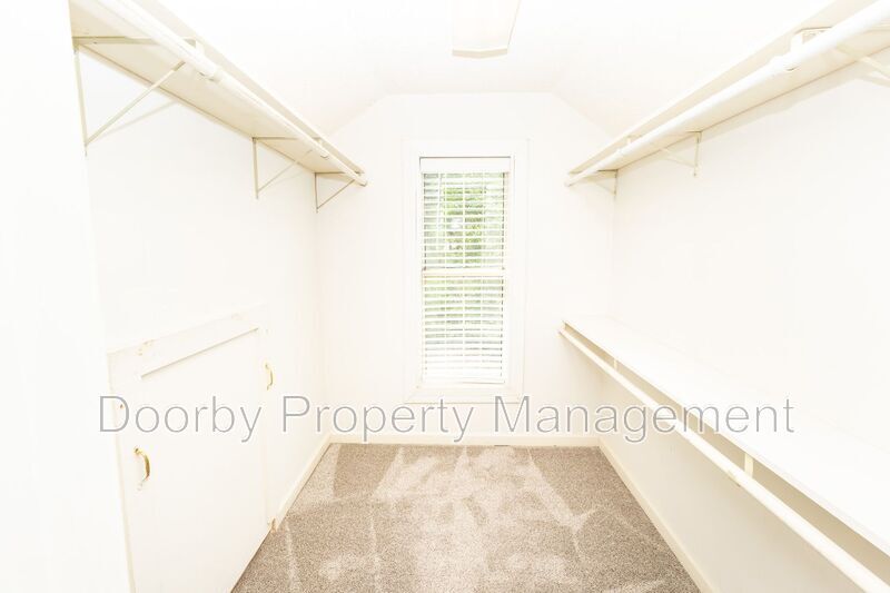 Building Photo - 6114 Sasha Ln