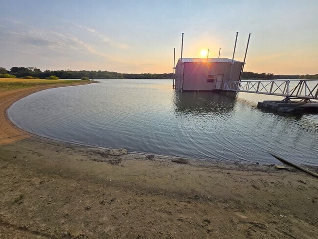 Building Photo - 1207 Shahan Prairie Rd