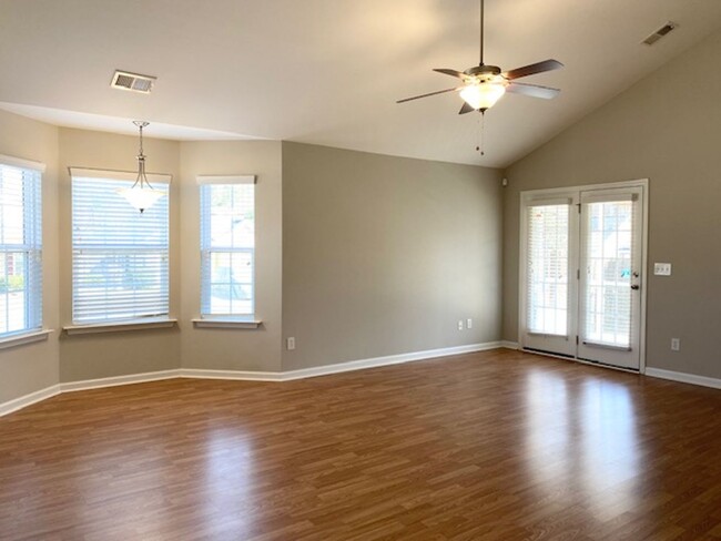 Building Photo - NEWLY UPDATED TWO BEDROOM HOME IN GATED IR...