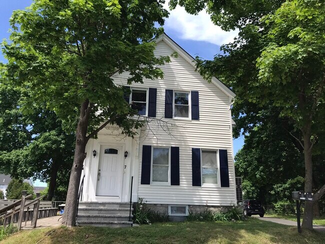 Primary Photo - 7 Riverneck Rd
