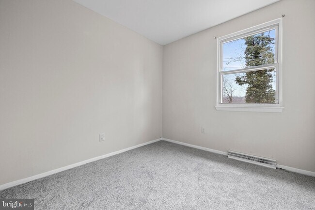 Building Photo - 4412 Falls Bridge Dr