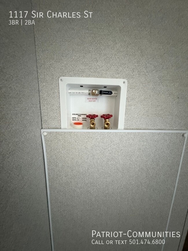 Building Photo - 1117 Sir Charles St