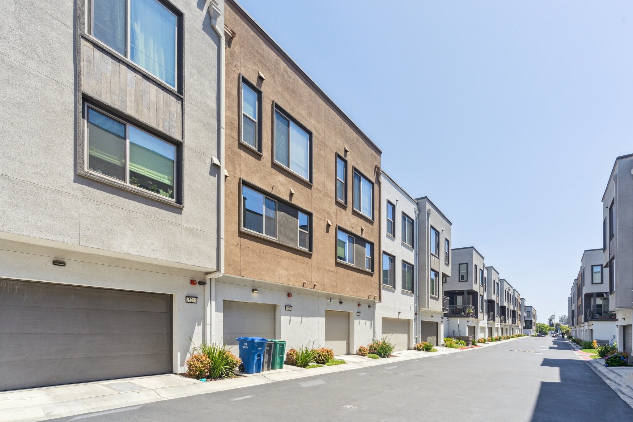 Building Photo - 25250 Villager Ln
