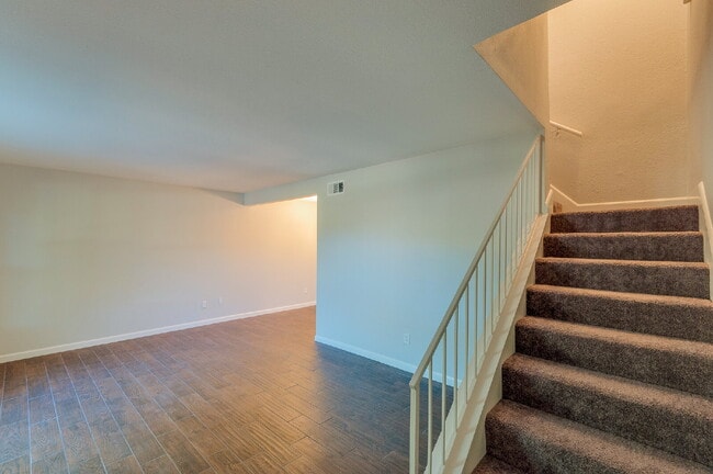 Building Photo - 2 BEDROOM/2 BATH FABULOUS LOCATION AT THE DESIRABLE ENERGY CORRIDOR