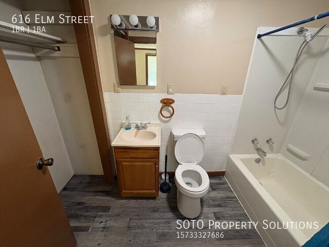 Building Photo - 616 Elm St