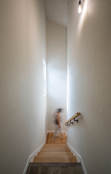 Building Photo - 605 E 7th St