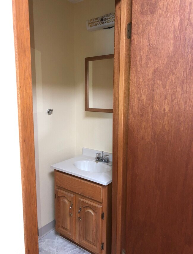 Building Photo - 1002 S 18th St