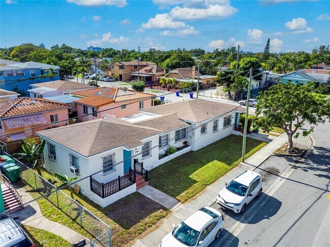 Building Photo - 1050 SW 9th St