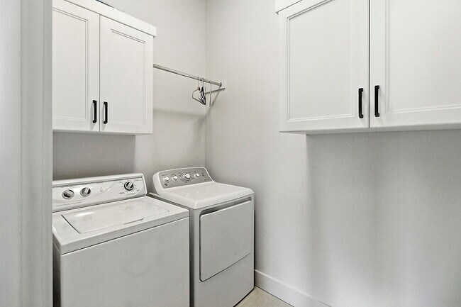 Building Photo - 6777 E Warm Springs Ave