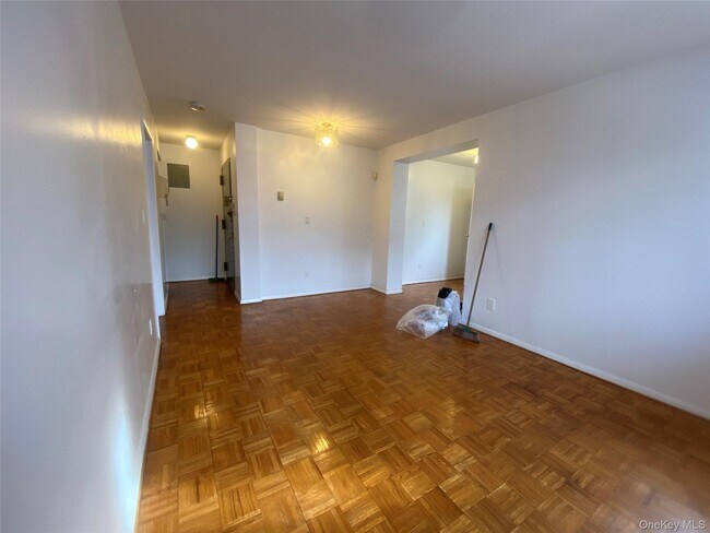 Building Photo - 68-03 41st Ave