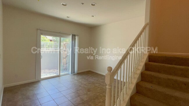 Building Photo - 151 W Saltillo Ln