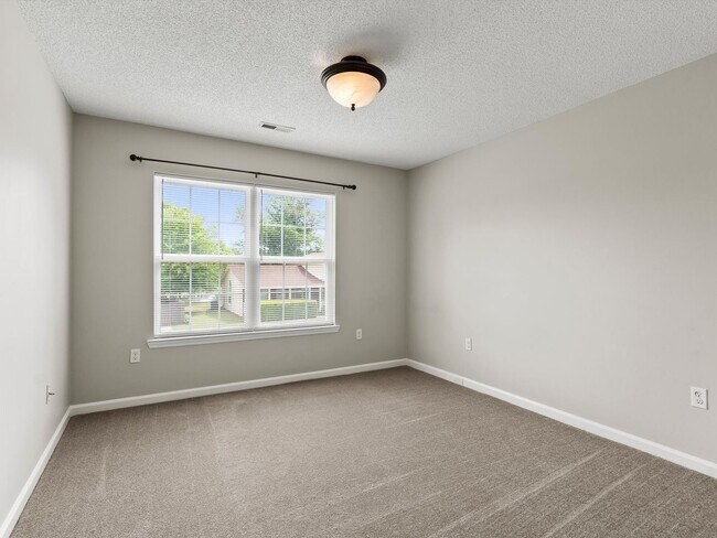 Building Photo - Fantastic Location in Madison City!
