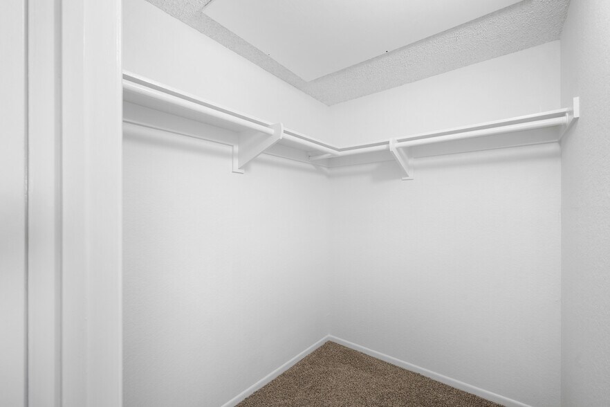 Building Photo - 460 Oak St
