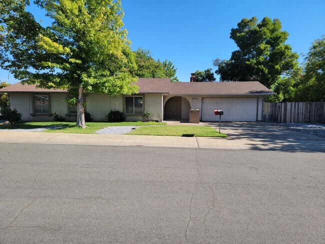 Primary Photo - 3 Bedroom House across the street from Mar...