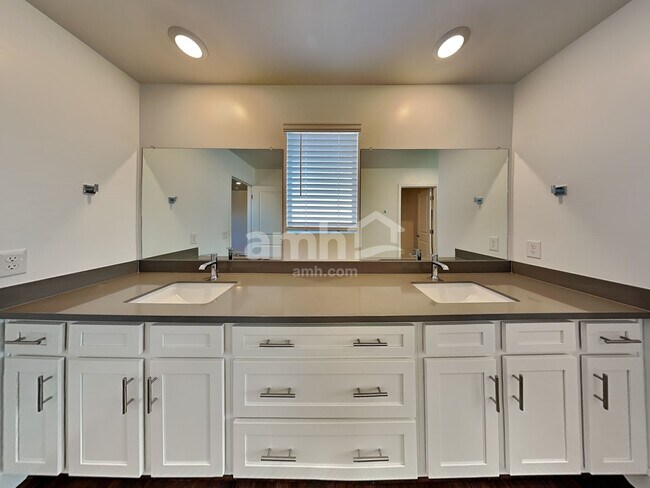 Building Photo - 7507 S Via Bombachas