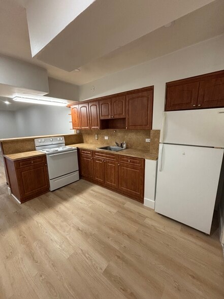 Kitchen - 6580 Santona St
