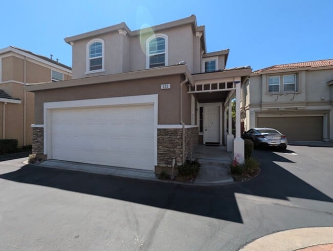 Primary Photo - Well-Appointed Fairfield 3/2.5 Home with E...