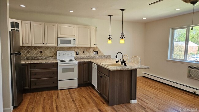 Building Photo - 76 Manor Dr