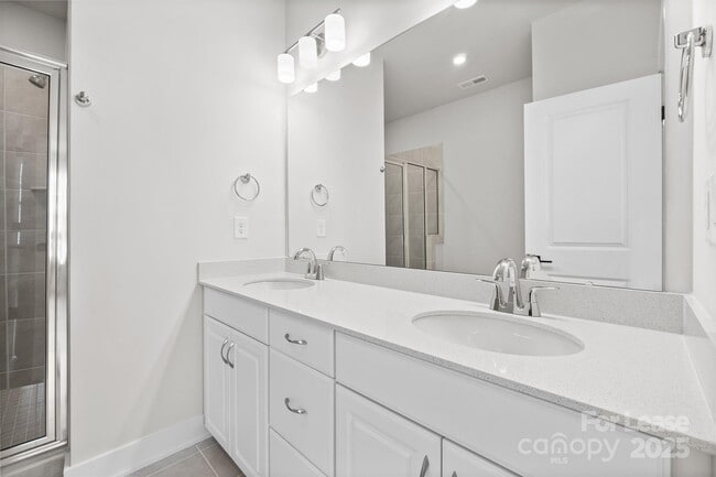 Building Photo - 3007 Jolene Ct