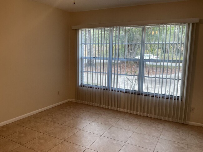 Building Photo - Winter Haven 3BR Home with Fenced Yard & Bonus Room