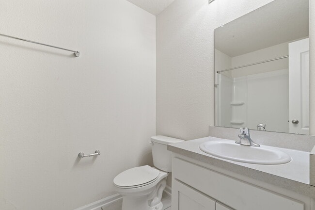 Building Photo - Oakleaf Plantation 3-Bedroom Townhouse in Towering Oaks – Spacious 1450 Sq Ft Living with 2 Full ...