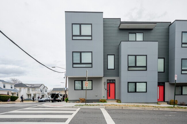 Building Photo - 404 51st St SE