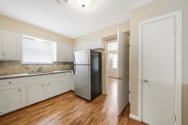 Building Photo - 4406 Rosebay Dr