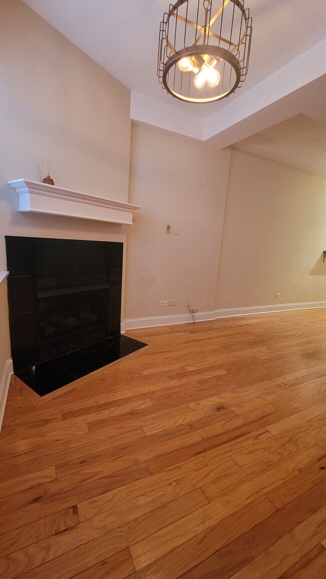 Building Photo - 6736 S Crandon Ave