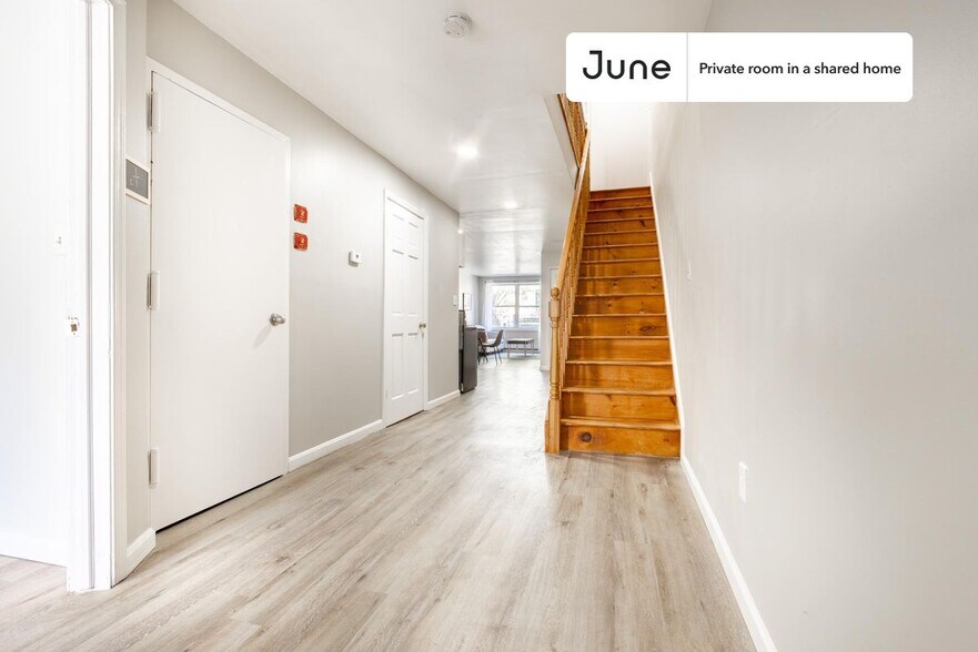 Building Photo - Room in Shared 4 bed/3 bath home