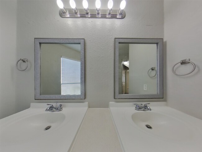 Building Photo - 19631 Coppervine Ln