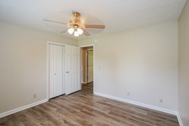Building Photo - 1005 Waters Edge Cir