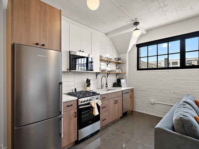 Building Photo - 608 N 3rd St